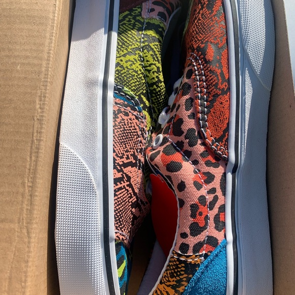 Vans (Women’s) Shoes - Picture 4 of 4